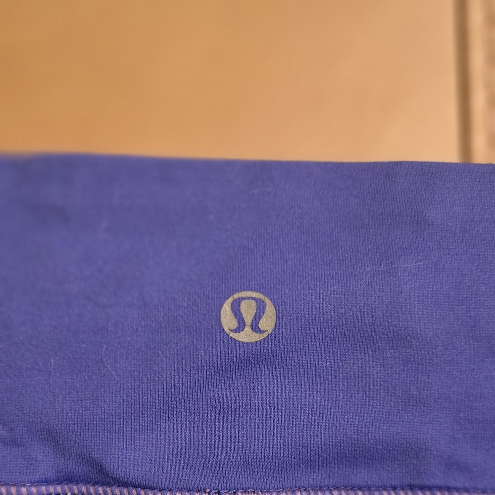 Lululemon Women's Athletic Astro Crop Blue & White Leggings Size 6 - Picture 6 of 6